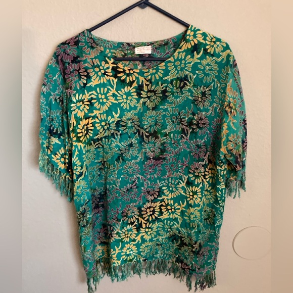 Batik fits size M made in Indonesia green pull on blouse - Picture 3 of 5